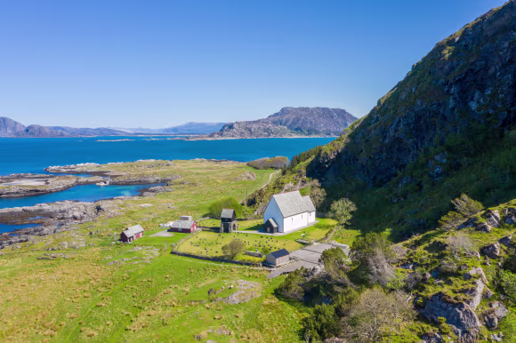 Missing alternative text